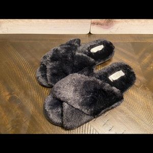 **2 for $19** Victoria’s Secret PINK Crossover Slippers Size Small NWOT